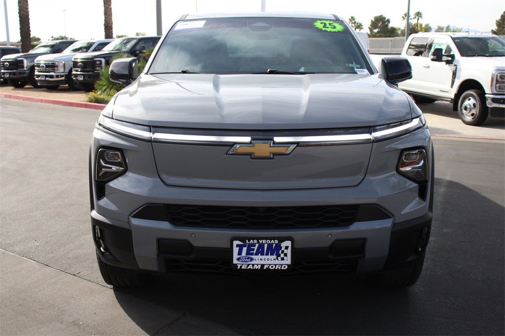 Used 2025 Chevrolet Silverado EV LT image 11