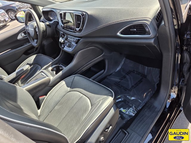 Used 2025 Chrysler Pacifica Limited FWD image 18