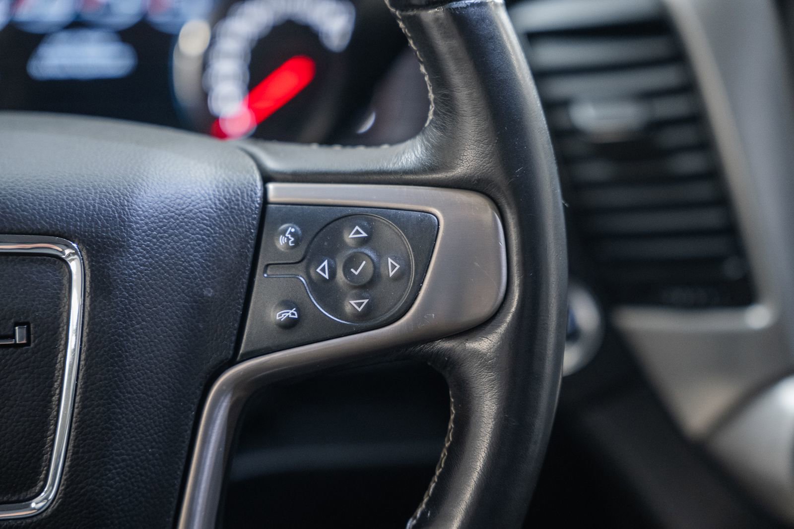 Used 2018 GMC Yukon Denali image 32