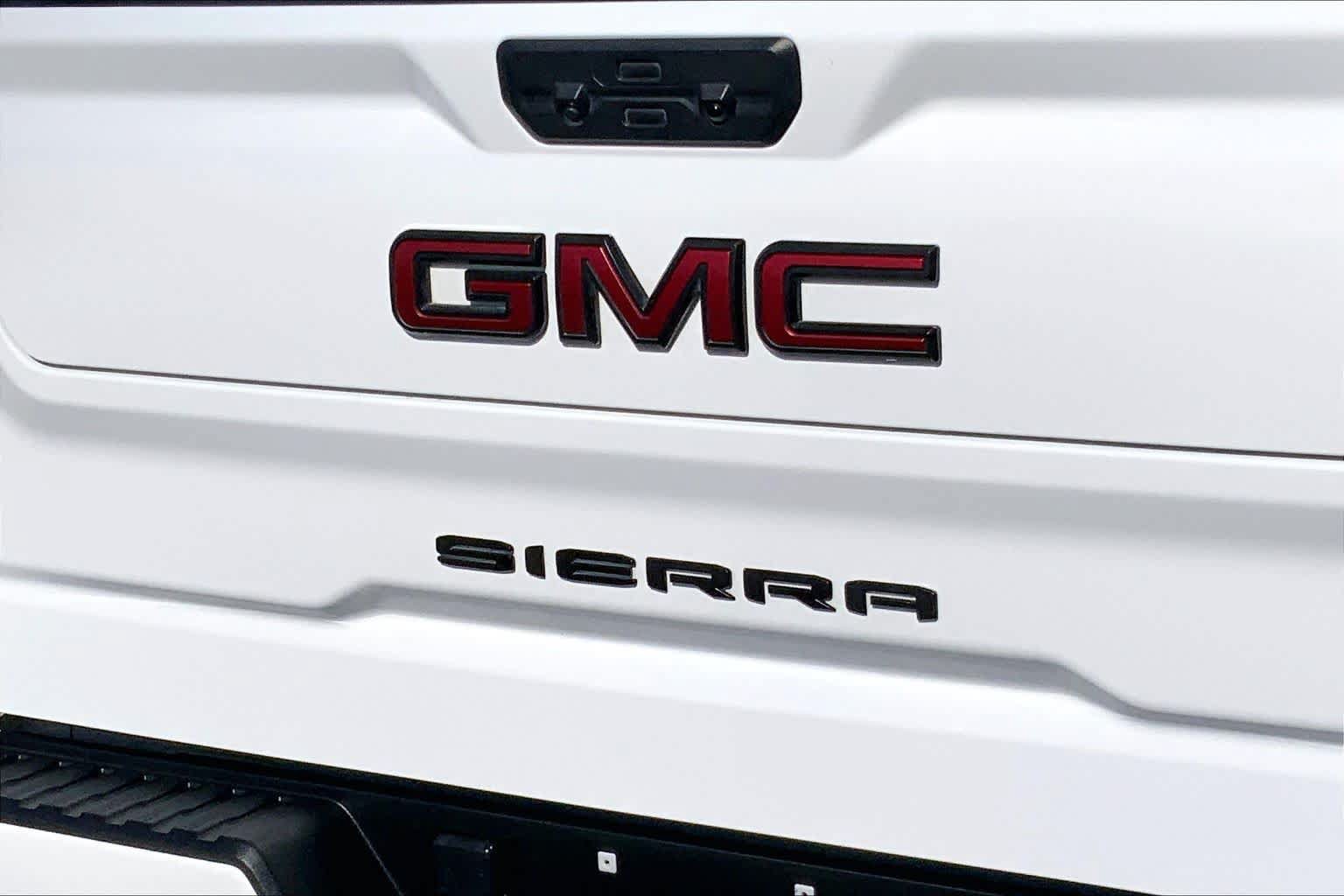Used 2024 GMC Sierra 1500 AT4 w/ Technology Package AWD/4WD image 28