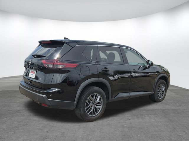 Used 2024 Nissan Rogue S image 4