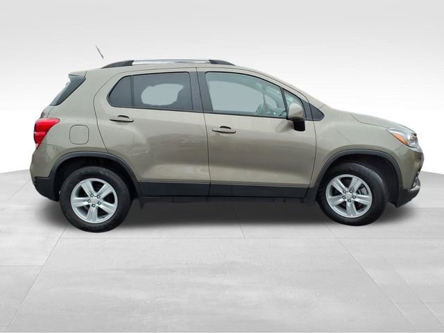 Used 2022 Chevrolet Trax LT w/ LT Convenience Package image 7