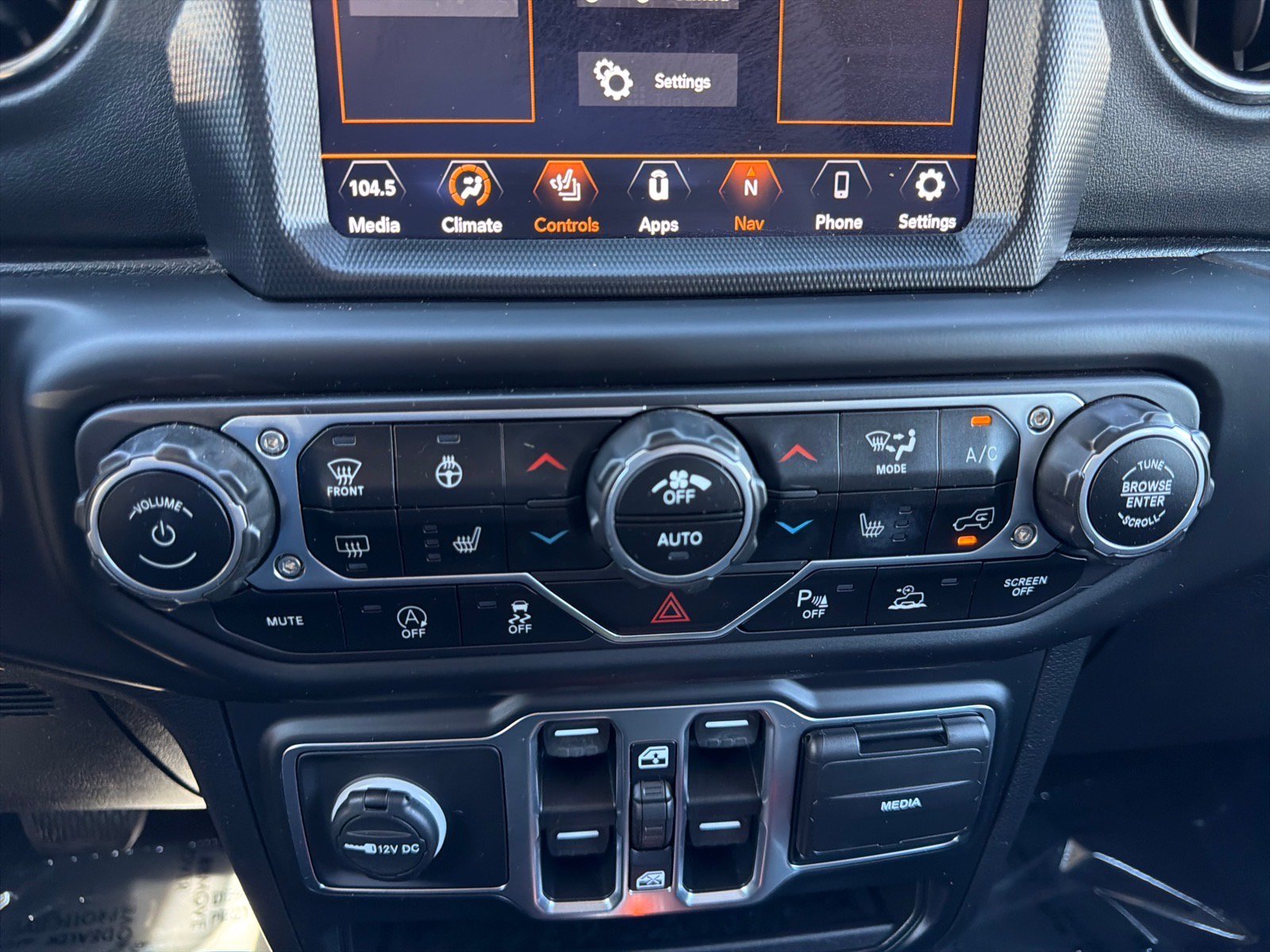 Used 2021 Jeep Gladiator Overland AWD/4WD image 19