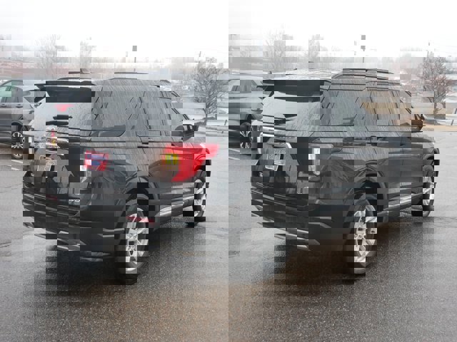 Certified 2024 Ford Explorer XLT w/ Equipment Group 202A image 3