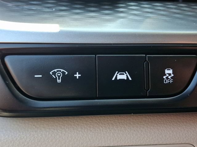 Used 2023 Kia Carnival LX FWD image 26