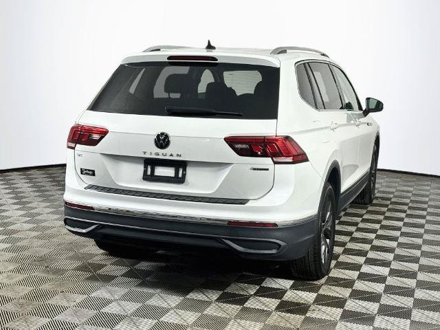 Used 2023 Volkswagen Tiguan SE AWD/4WD image 7