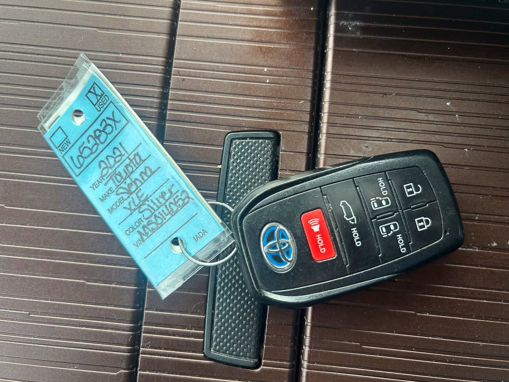 Used 2021 Toyota Sienna XLE image 34