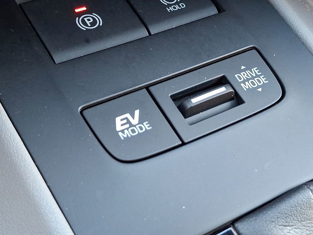 Used 2021 Toyota Venza XLE image 22