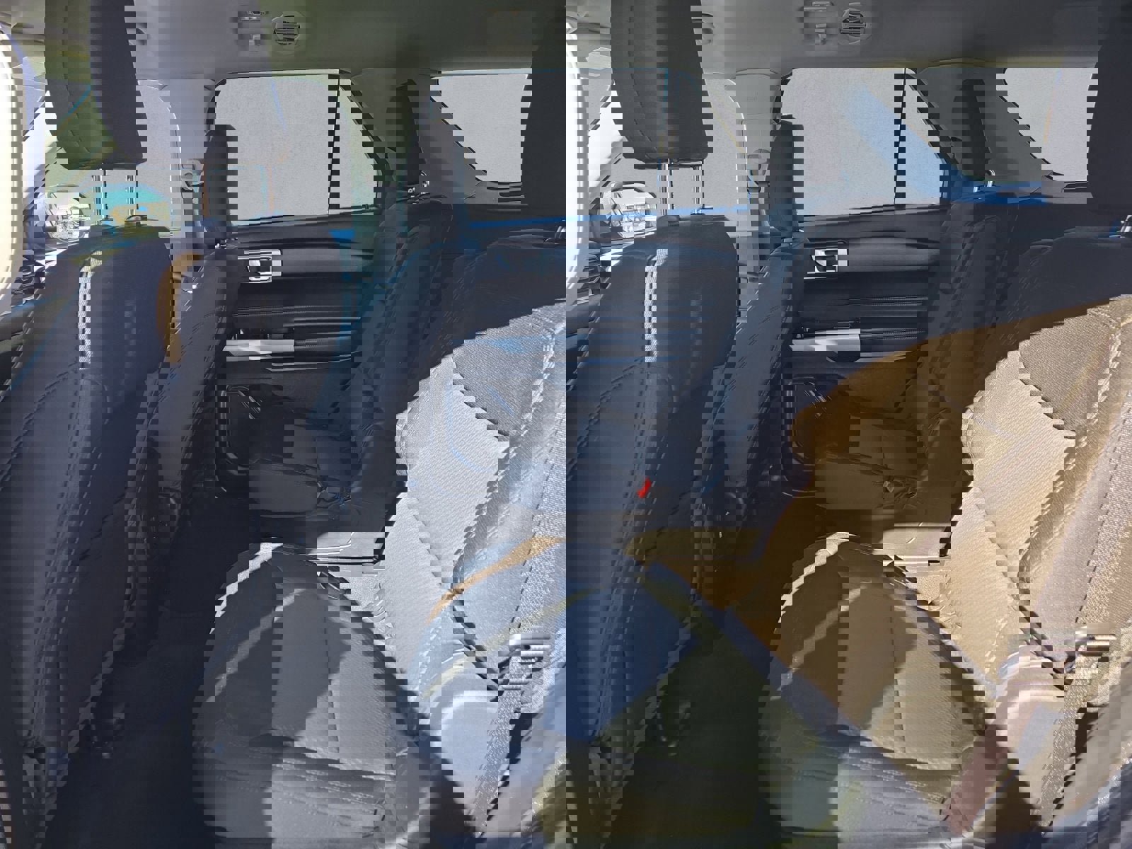 Certified 2024 Ford Explorer XLT image 23