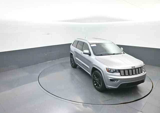 Used 2020 Jeep Grand Cherokee Altitude AWD/4WD image 28