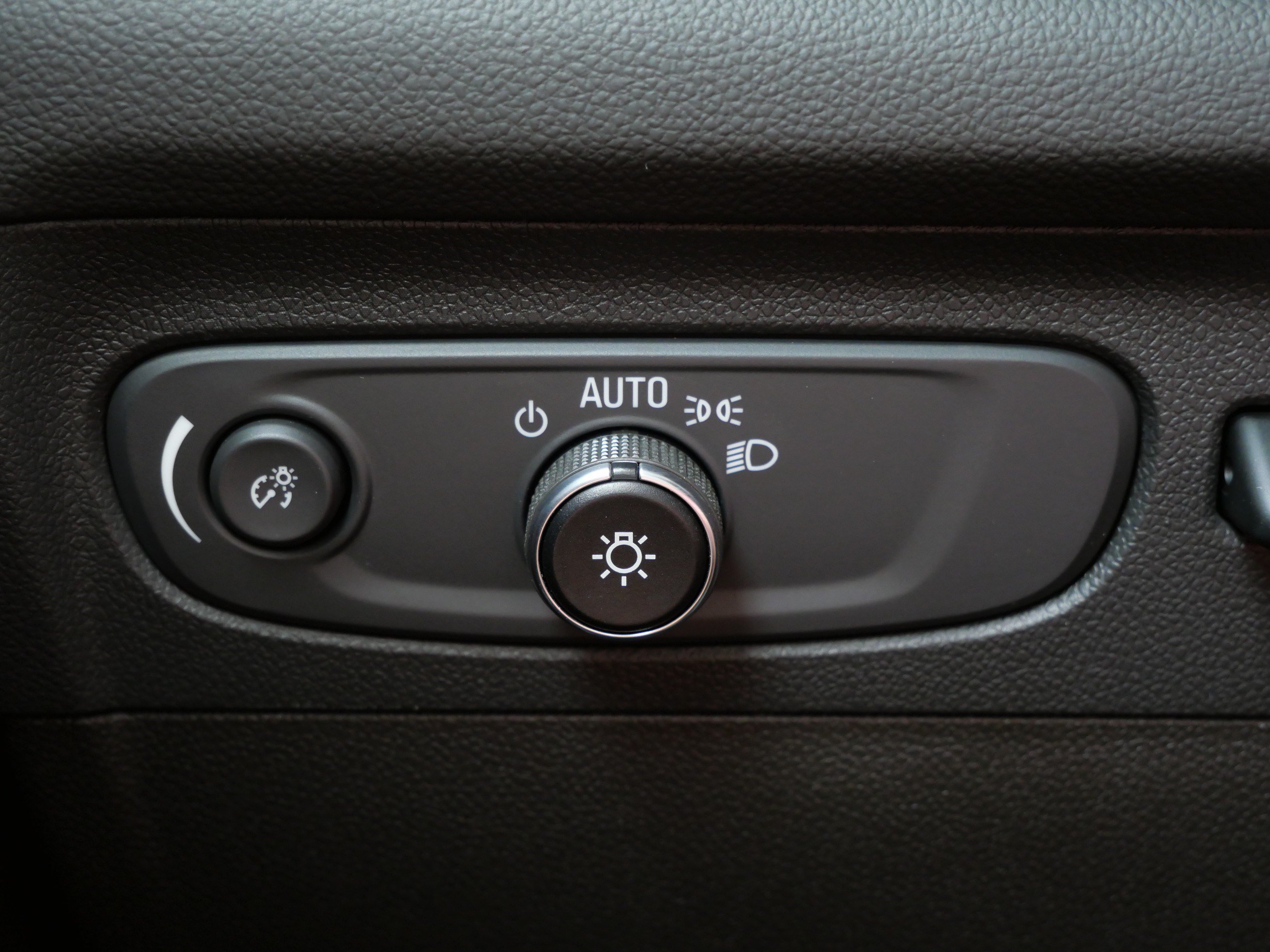 Used 2022 Buick Envision Essence w/ Technology Package II AWD/4WD image 26