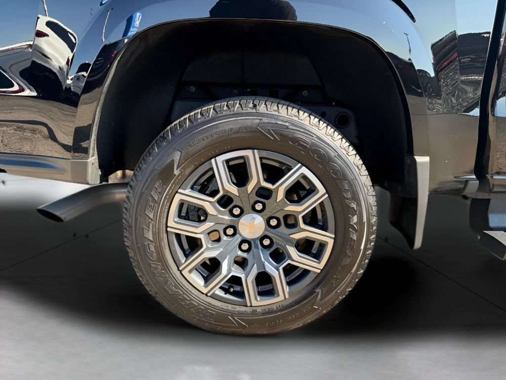 Used 2024 Chevrolet Colorado LT w/ LT Convenience Package III RWD image 10