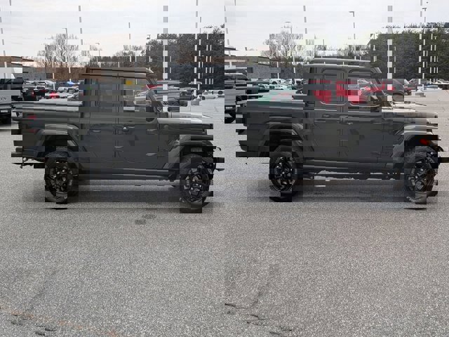 Used 2024 Jeep Gladiator Sport image 6