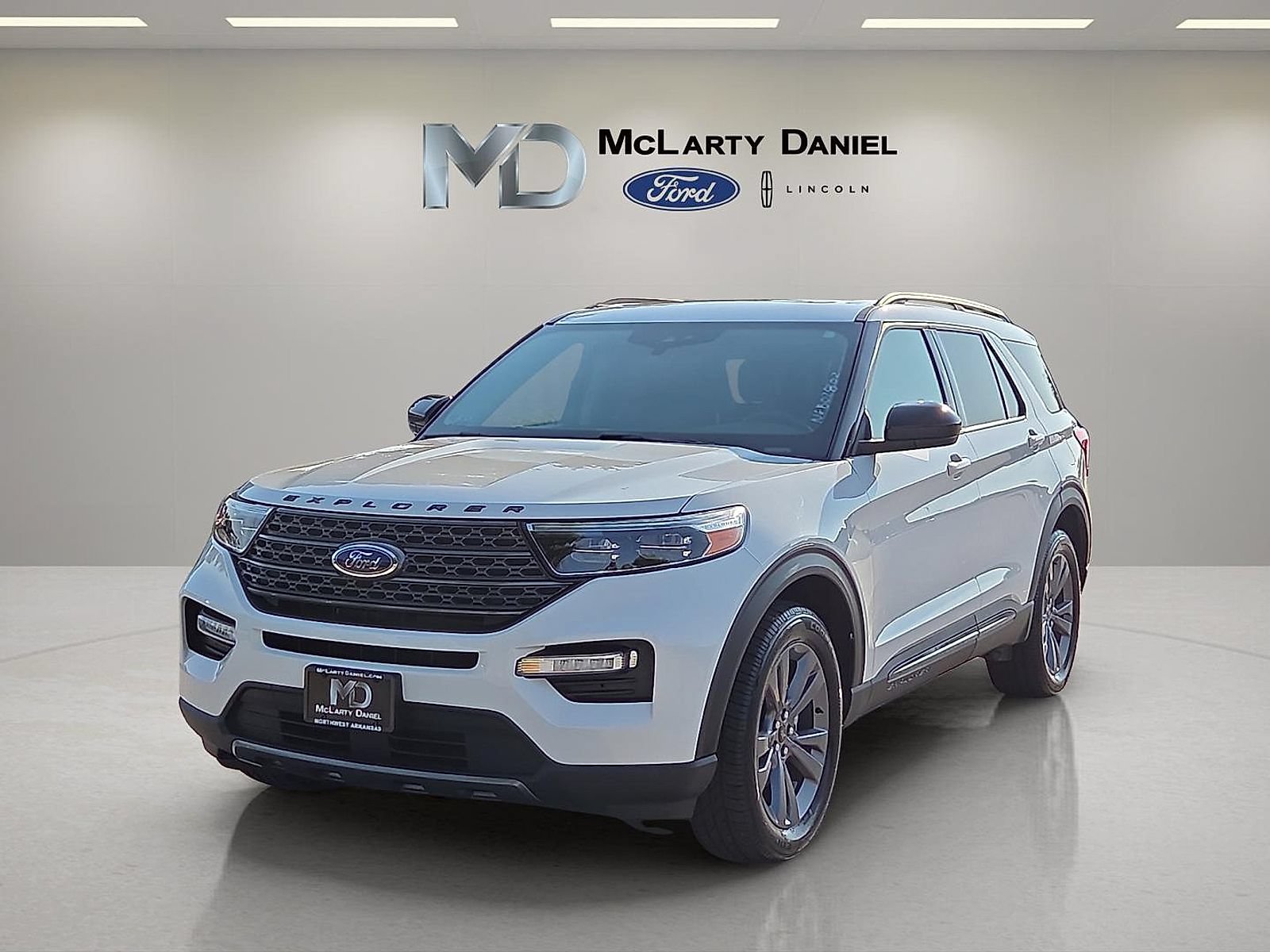 Certified 2022 Ford Explorer XLT w/ Equipment Group 202A AWD/4WD image 2