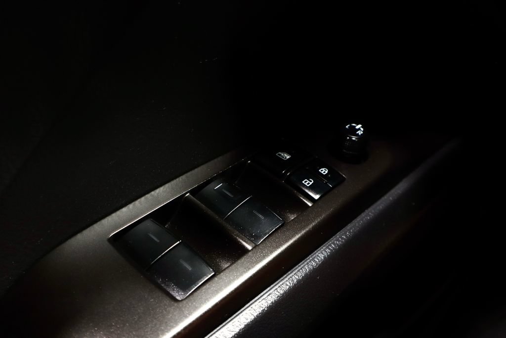 Used 2022 Toyota Camry SE w/ Convenience Package FWD image 25
