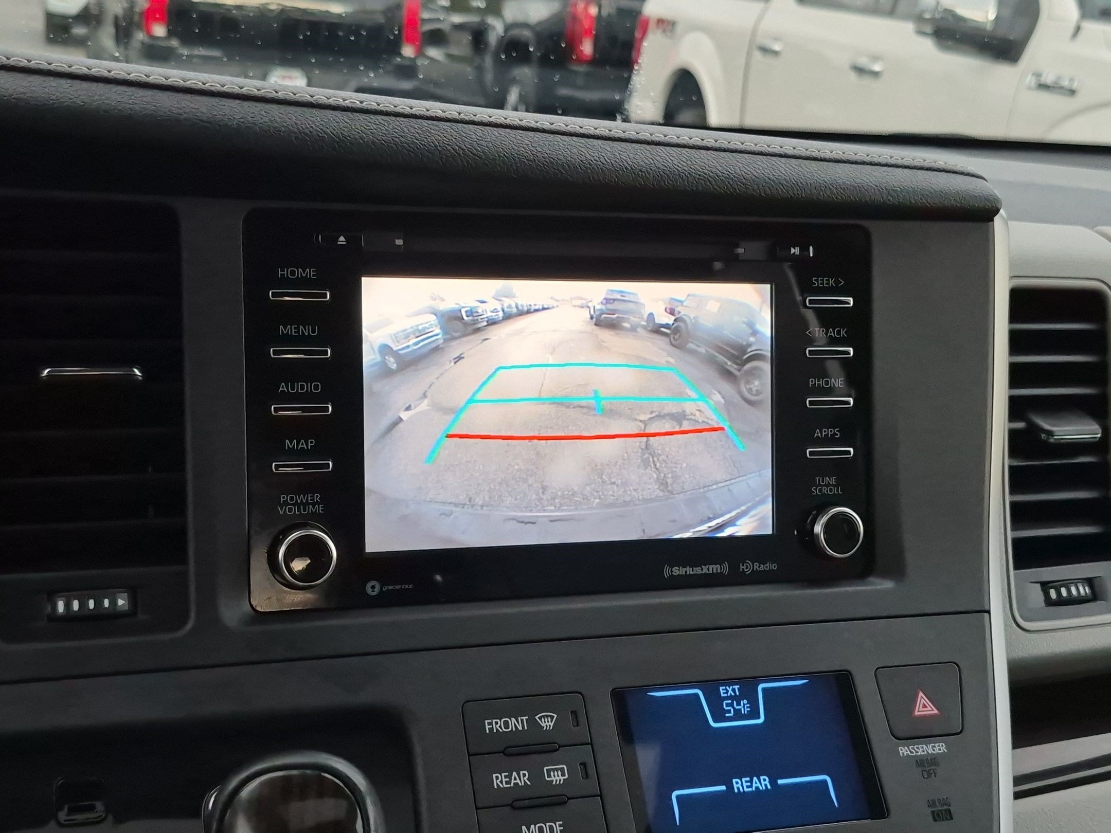 Used 2020 Toyota Sienna XLE FWD image 27