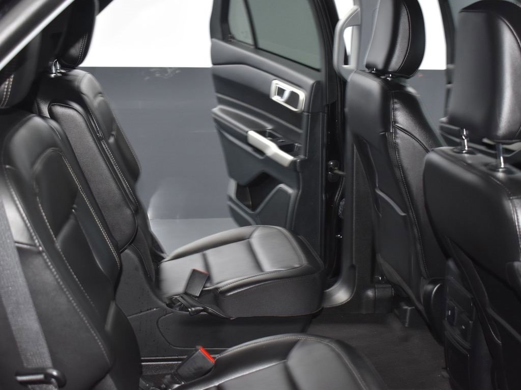 Certified 2023 Ford Explorer XLT w/ Equipment Group 202A image 15