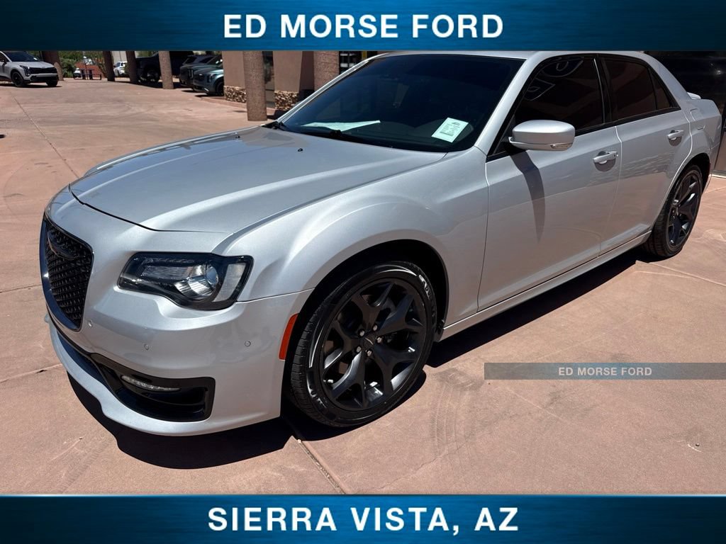 Used 2023 Chrysler 300 S w/ Comfort Group RWD image 2