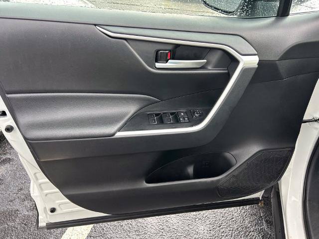 Used 2025 Toyota RAV4 XLE FWD image 18