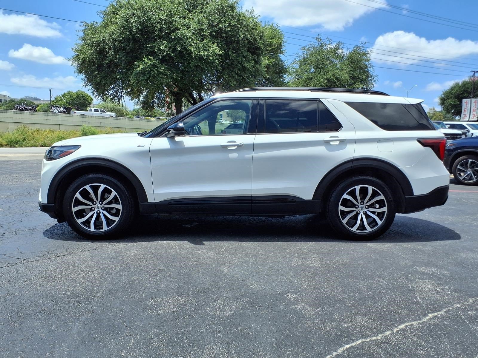 Certified 2025 Ford Explorer ST-Line AWD/4WD image 9