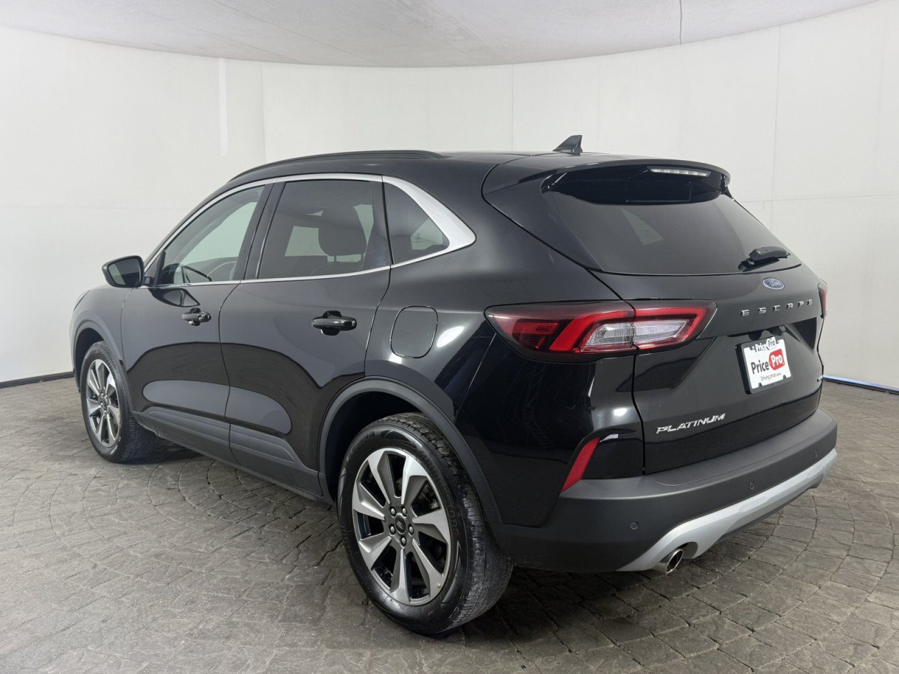 Certified 2025 Ford Escape Platinum AWD/4WD image 5