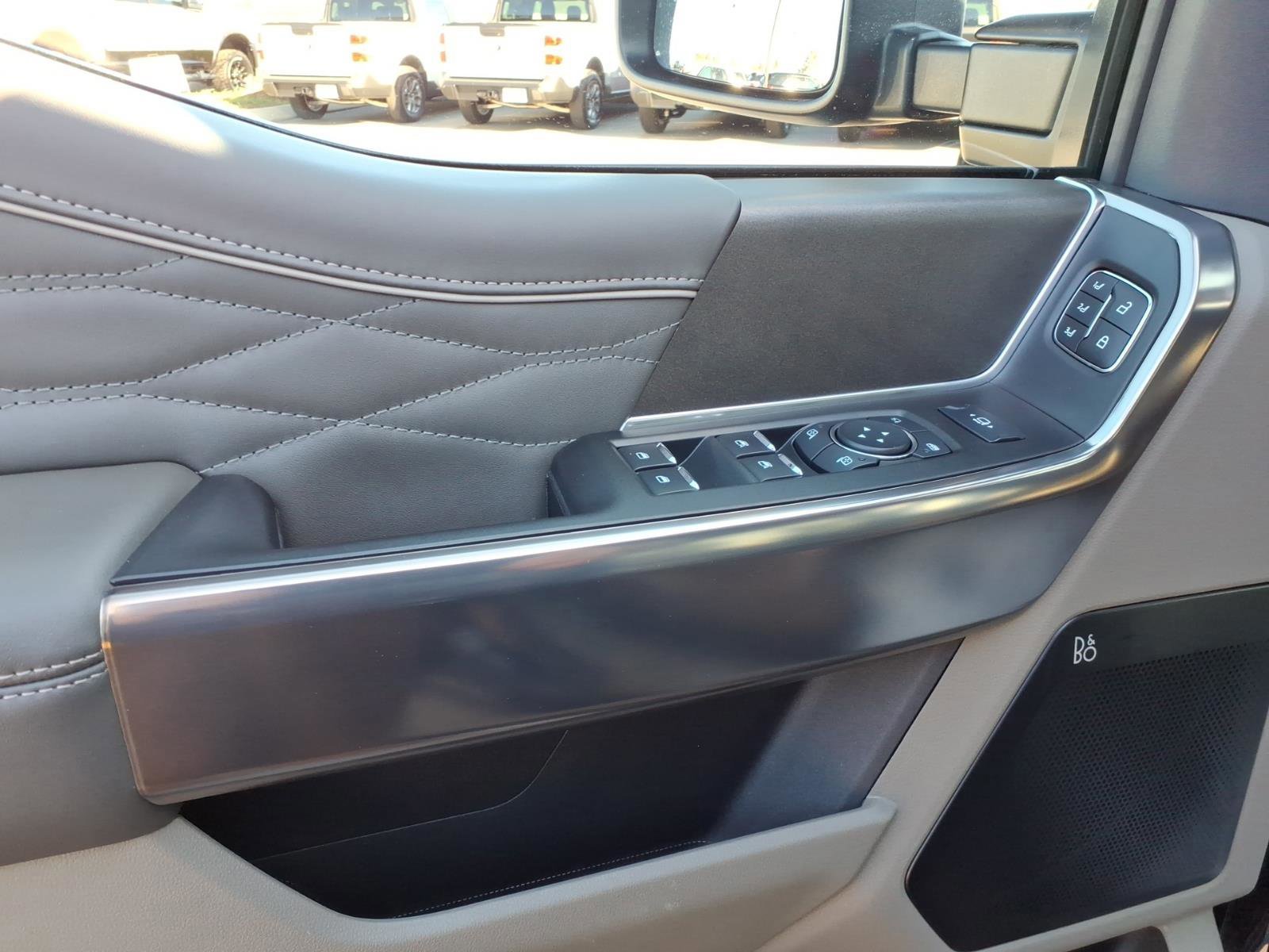 Certified 2025 Ford F350 Platinum w/ Platinum Plus Package image 10