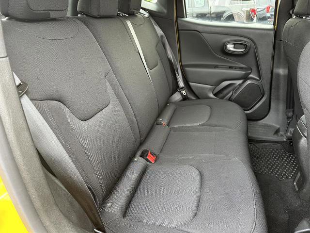 Used 2023 Jeep Renegade Latitude AWD/4WD image 16