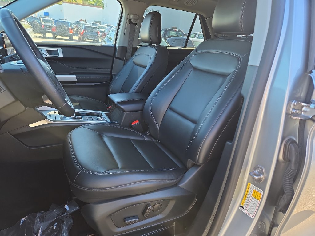 Certified 2024 Ford Explorer XLT w/ Equipment Group 202A AWD/4WD image 6