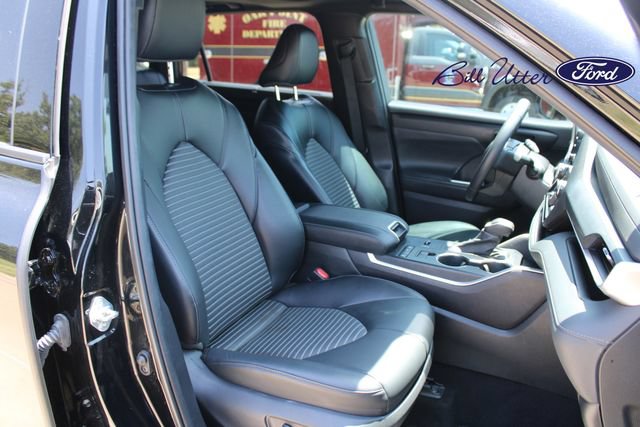 Used 2022 Toyota Highlander XSE FWD image 11