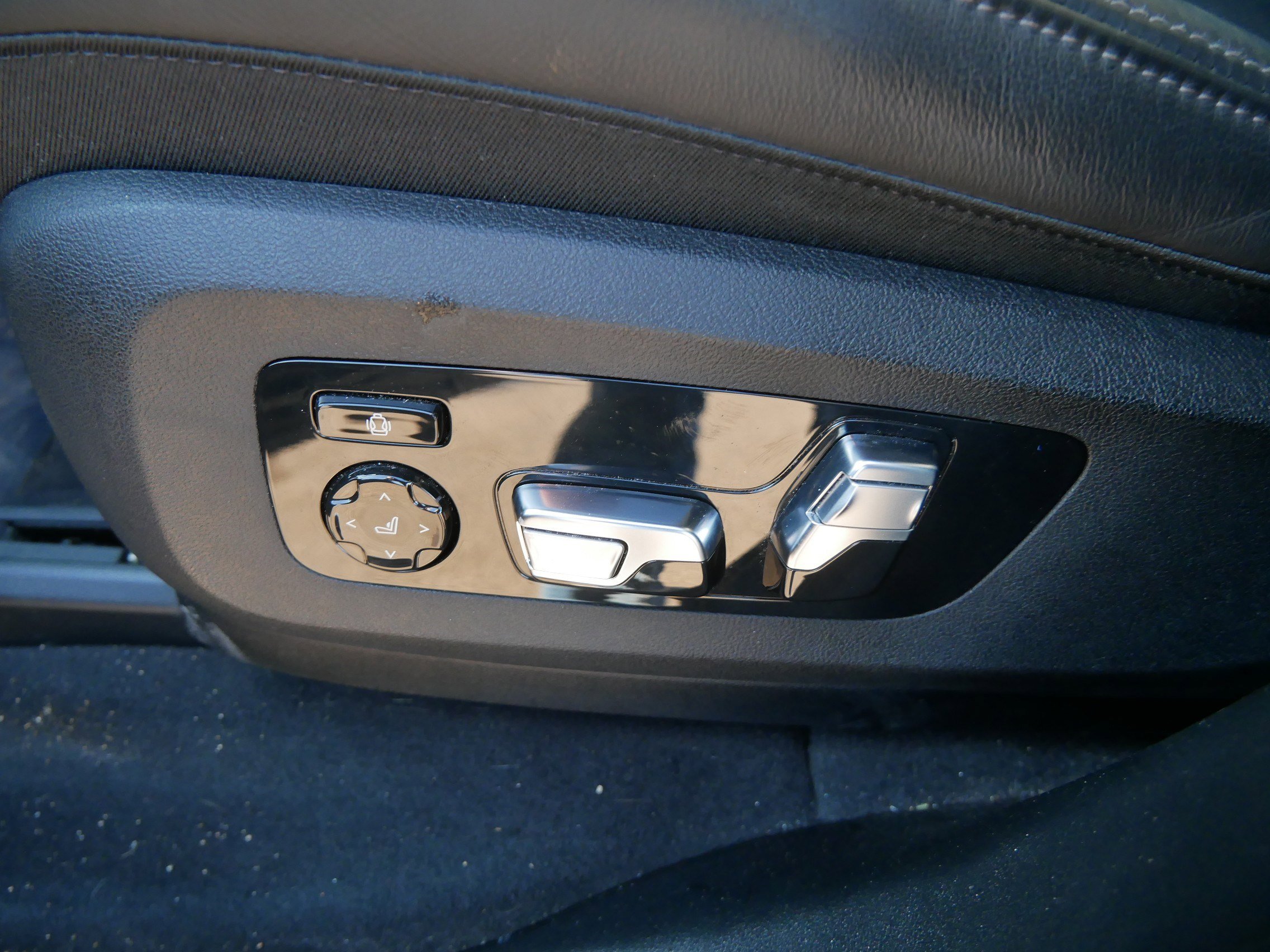 Used 2023 BMW X7 xDrive40i w/ Executive Package image 19