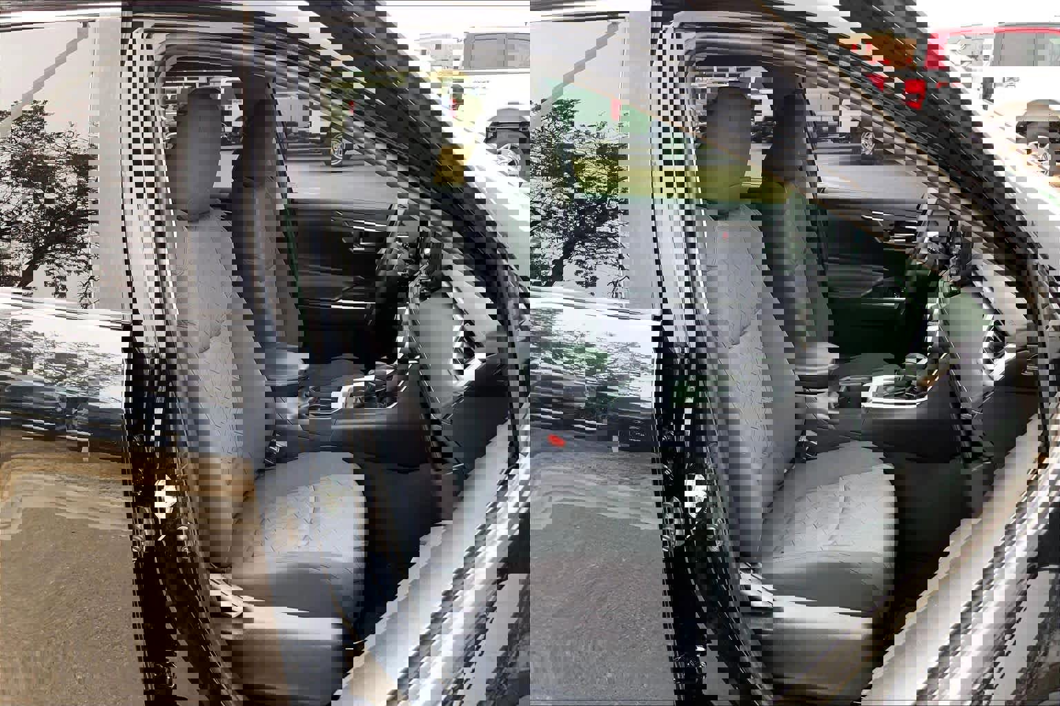 Used 2020 Toyota RAV4 XLE image 10