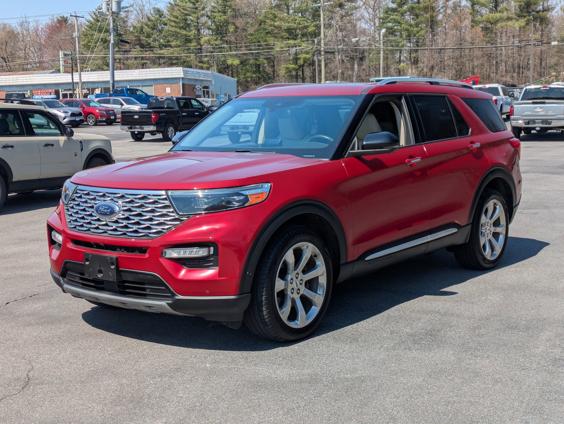 Certified 2020 Ford Explorer Platinum w/ Premium Technology Package AWD/4WD image 5