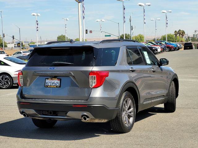 Certified 2021 Ford Explorer XLT w/ Equipment Group 202A RWD image 4
