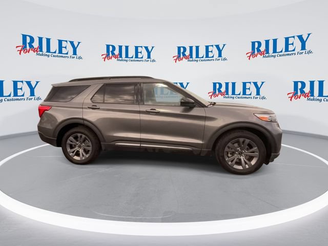 Certified 2023 Ford Explorer XLT w/ Equipment Group 202A AWD/4WD image 10