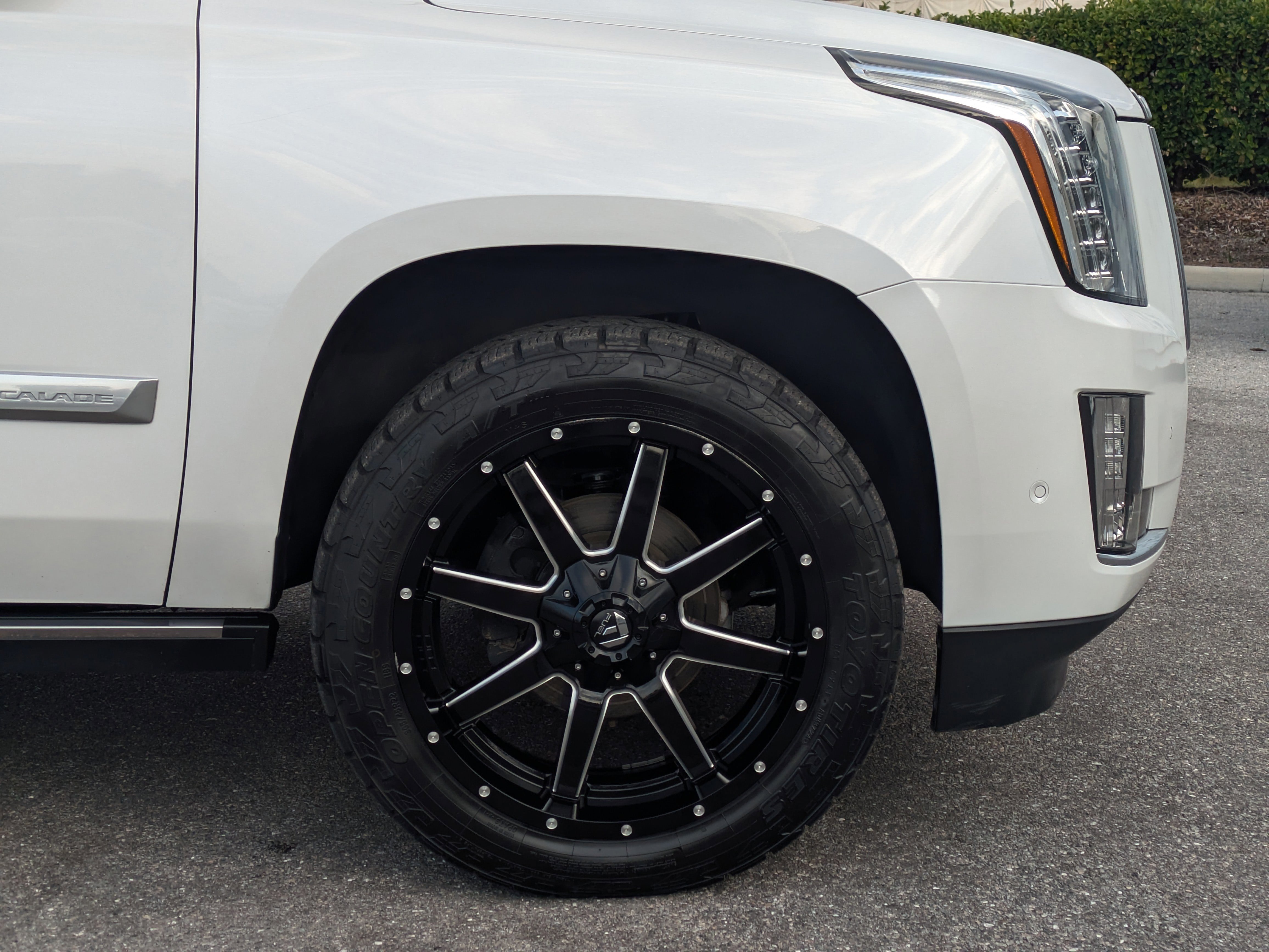 Used 2020 Cadillac Escalade Premium Luxury image 12