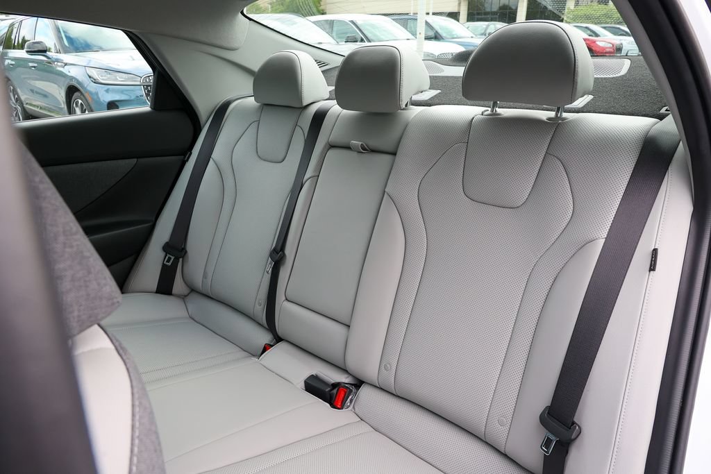 Used 2024 Hyundai Elantra Limited FWD image 36