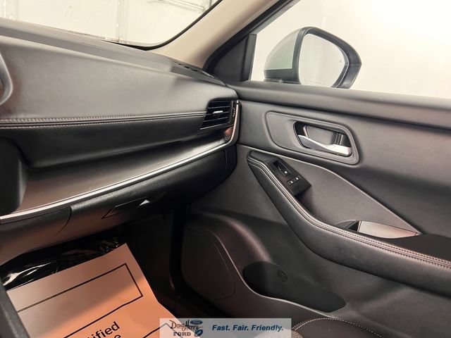 Used 2025 Nissan Rogue SV FWD image 41