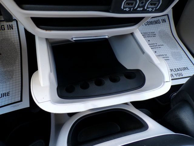 Used 2024 Chrysler Pacifica Touring-L FWD image 31