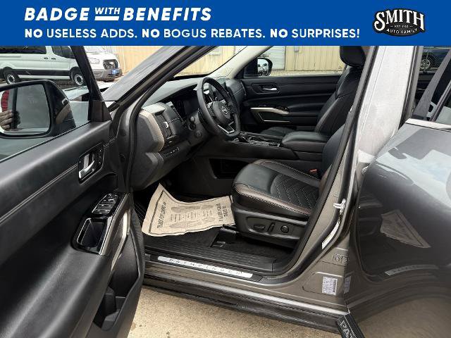 Used 2024 Nissan Pathfinder Platinum AWD/4WD image 10