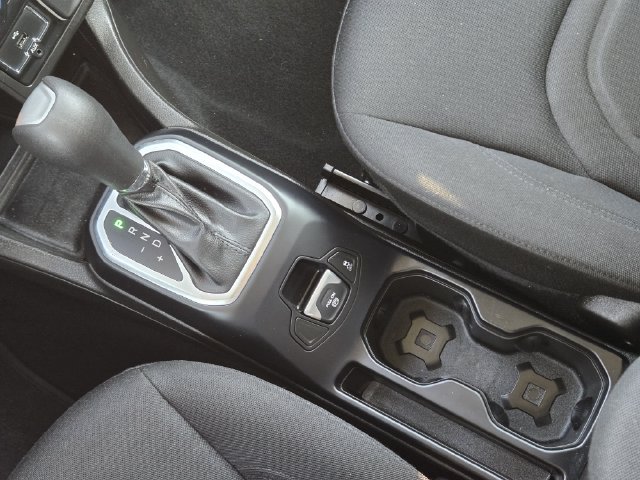 Used 2021 Jeep Renegade Latitude FWD image 19