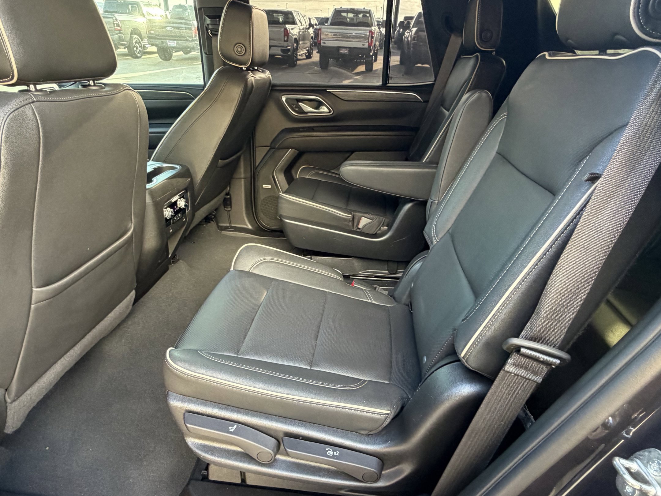Used 2023 GMC Yukon SLT AWD/4WD image 22
