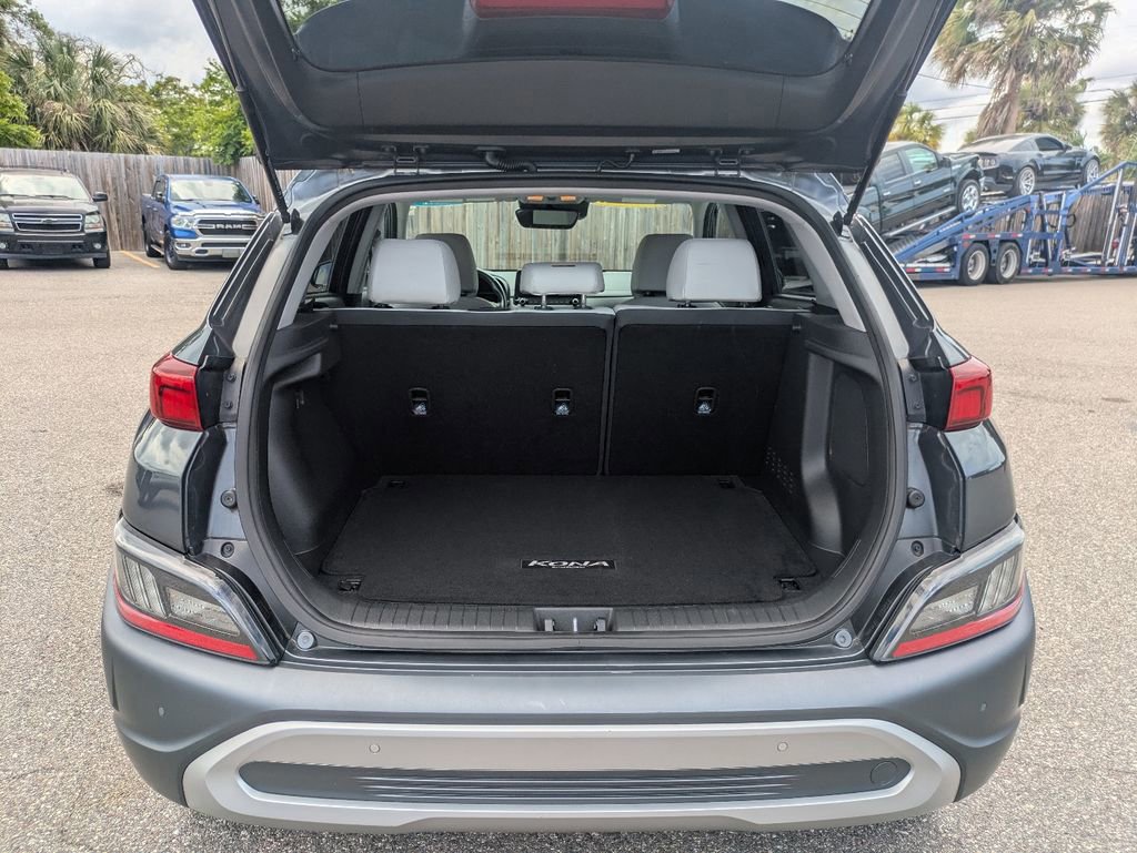 Used 2022 Hyundai Kona Limited w/ Cargo Package FWD image 10