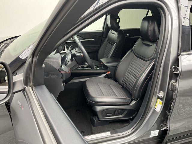 Certified 2025 Ford Explorer ST-Line AWD/4WD image 9