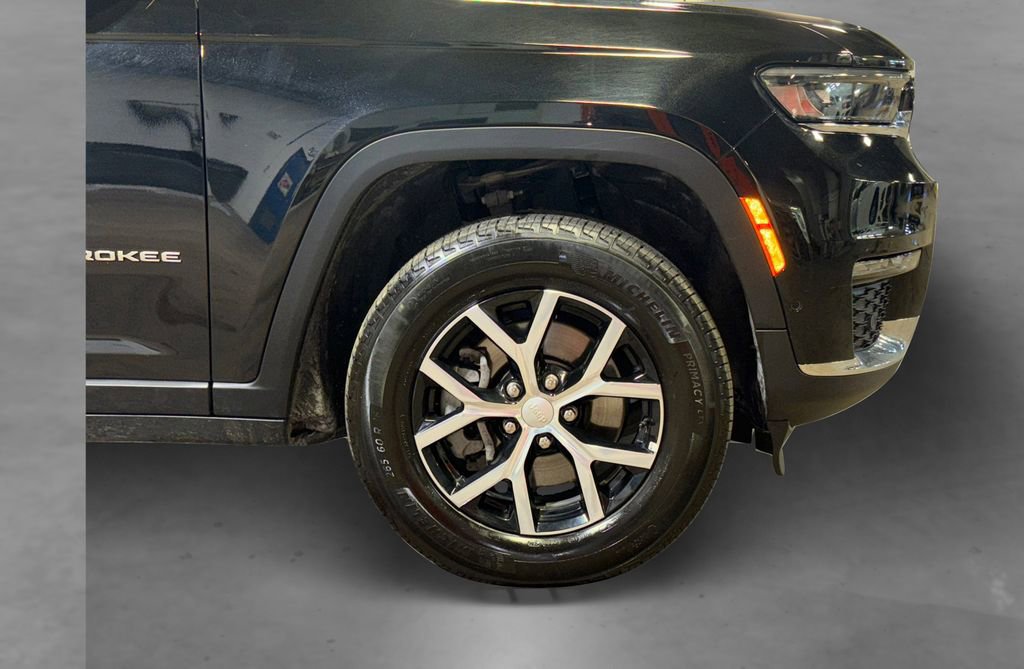 Used 2024 Jeep Grand Cherokee L Limited w/ Luxury Tech Group II image 16