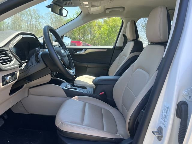 Certified 2022 Ford Escape Titanium FWD image 3