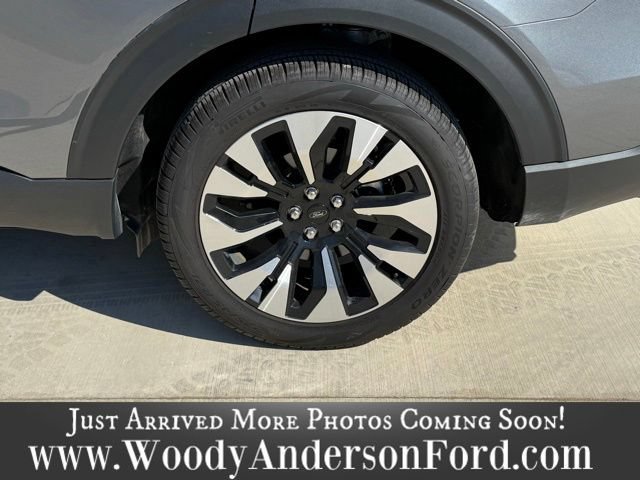 Certified 2026 Ford Explorer Platinum w/ LUX Leather Package AWD/4WD image 4