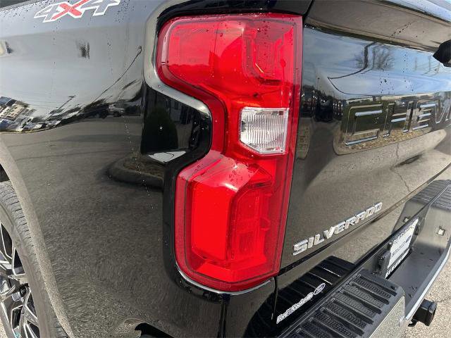 Used 2023 Chevrolet Silverado 1500 LTZ w/ LTZ Premium Package image 10