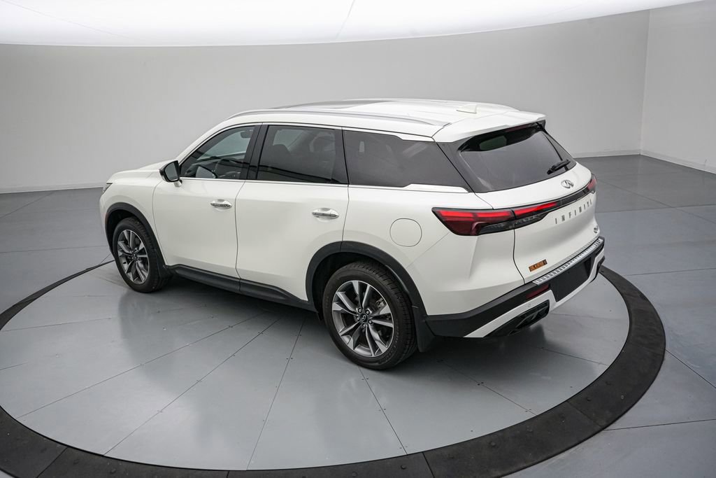 Used 2023 INFINITI QX60 Luxe w/ Cargo Package FWD image 3