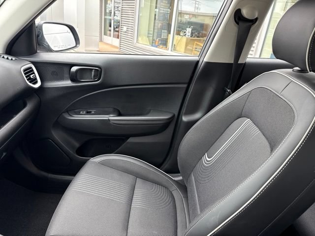 Used 2024 Hyundai Venue Limited FWD image 25