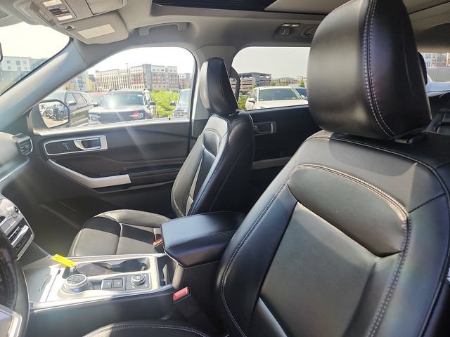 Certified 2022 Ford Explorer XLT w/ Equipment Group 202A AWD/4WD image 22